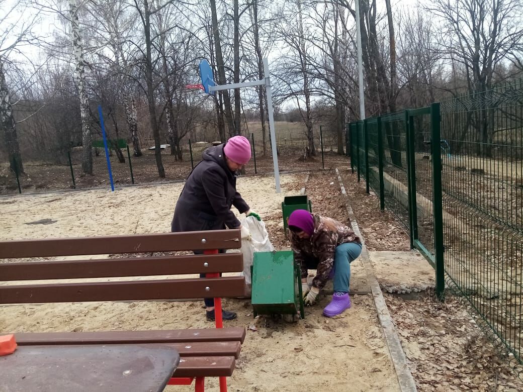 В Камско-Устьинском районе продолжаются субботники по санитарной очистке территорий