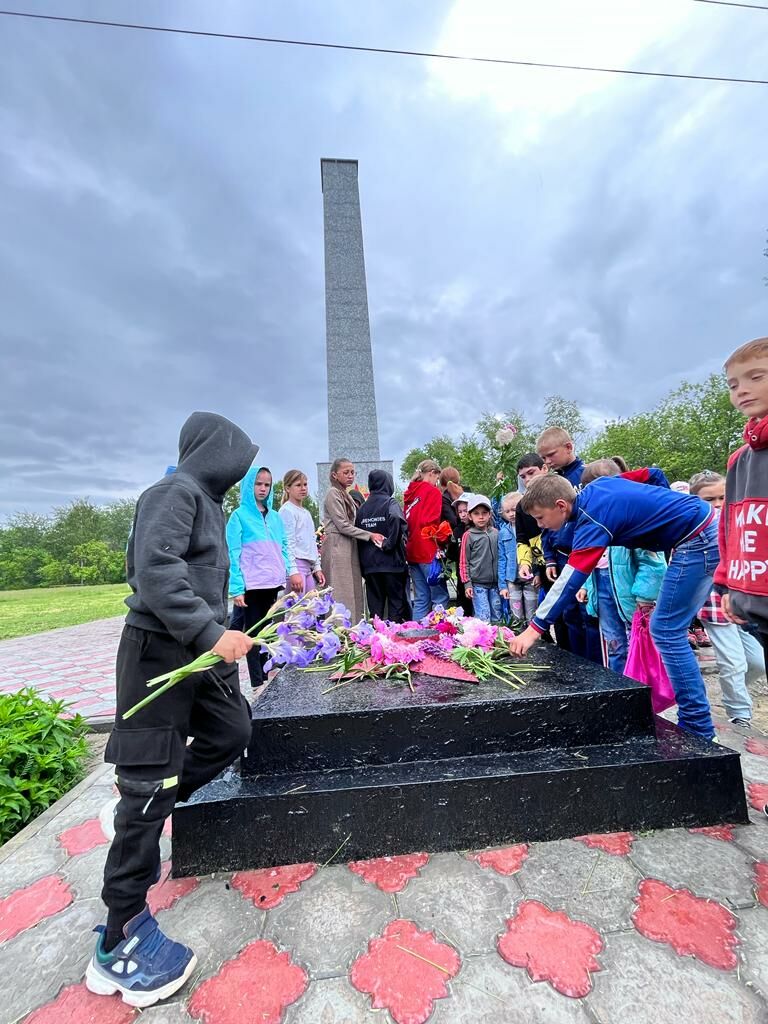 В День памяти и скорби в Камско-Устьинском районе возложили цветы к обелискам
