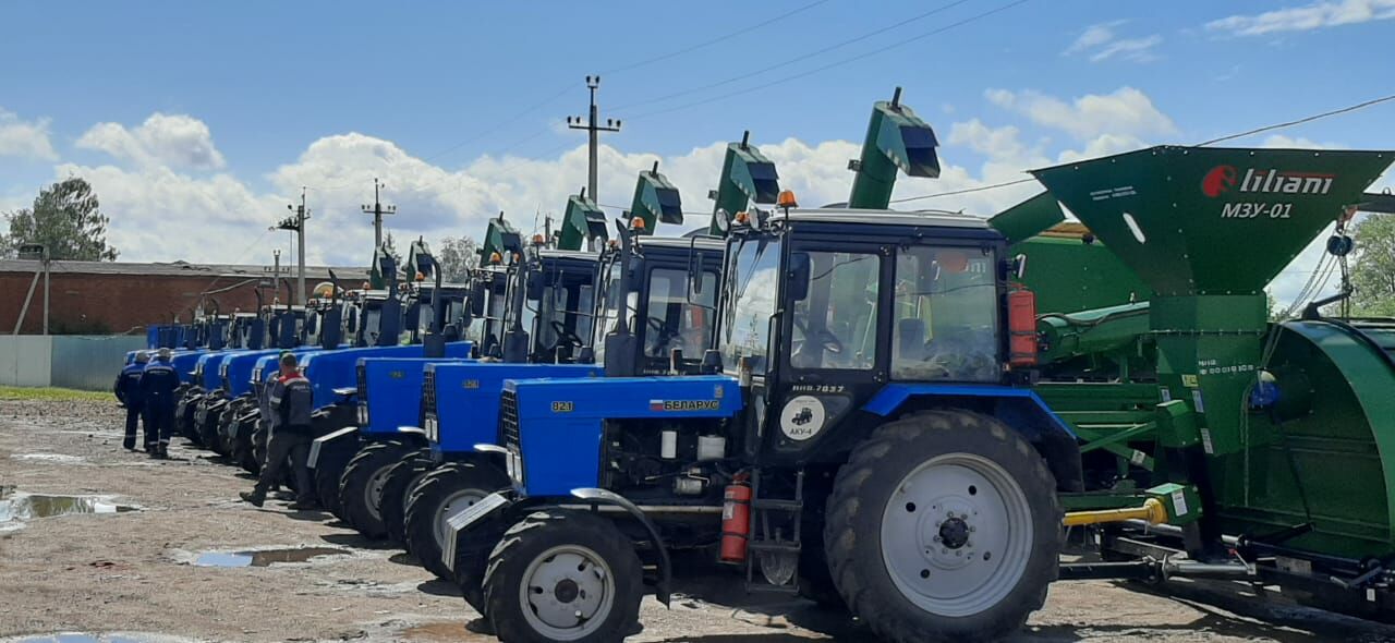 В Камском Устье парад комбайнов показал готовность техники к уборке урожая