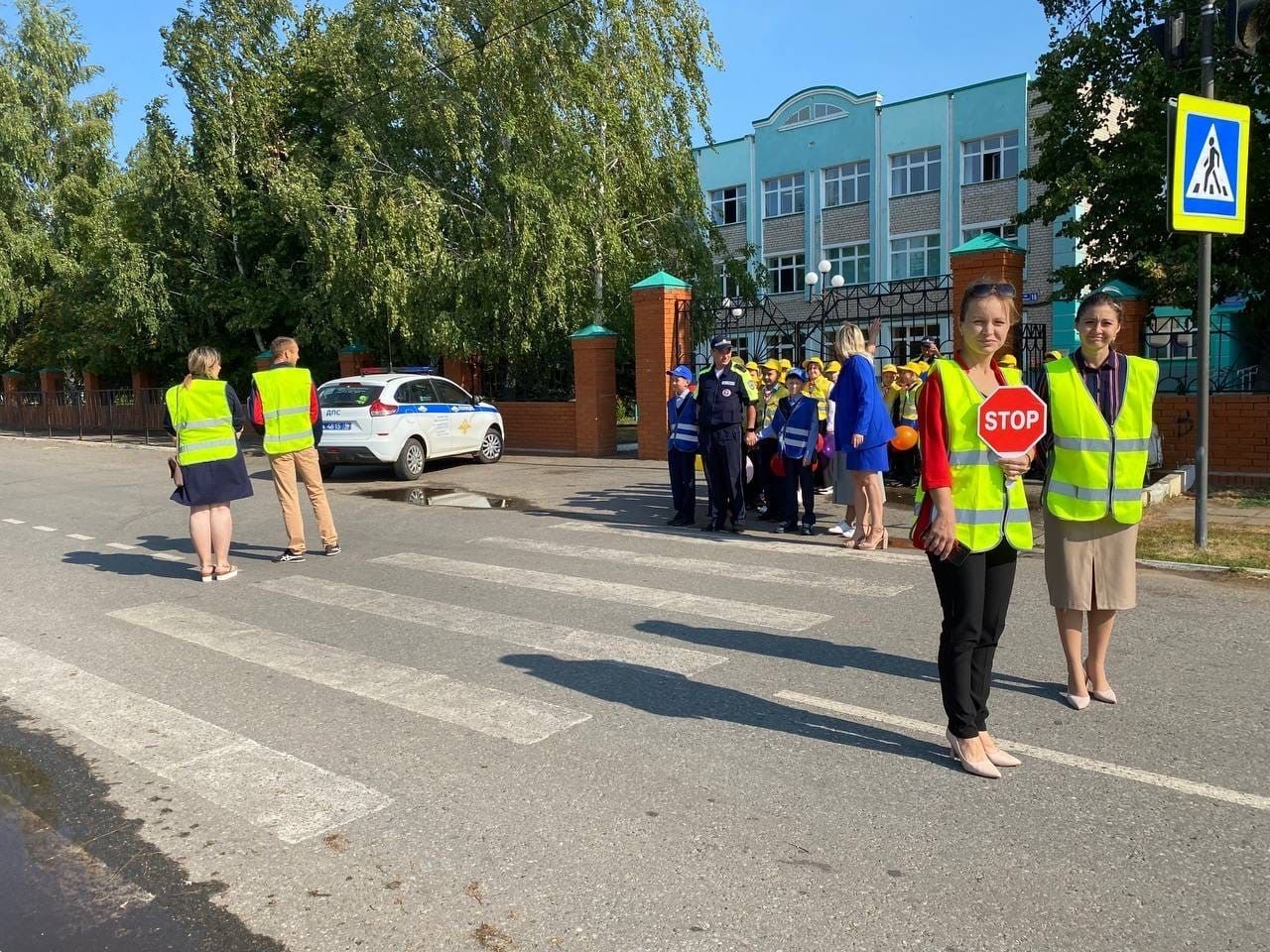 Ученикам Камскоустьинской школы напомнили о безопасности на дороге