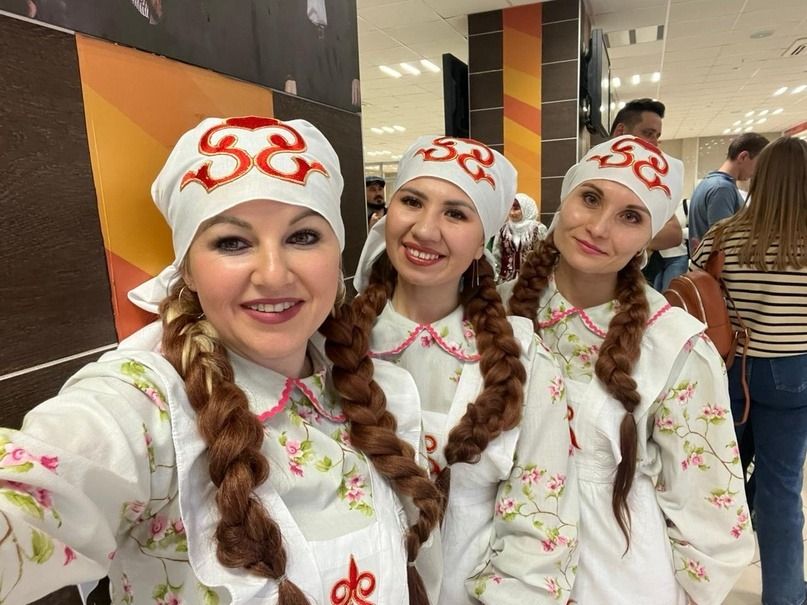 Работники сельхозотрасли и хлеб вырастят, и в шоу-бизнесе преуспеют