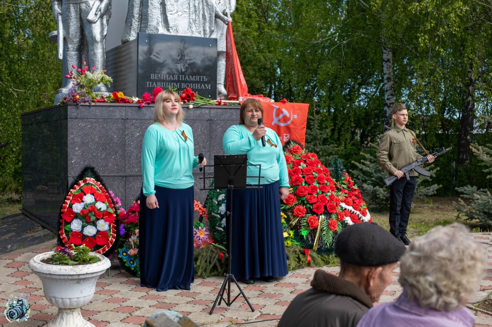 В Теньках на митинг собралось все село