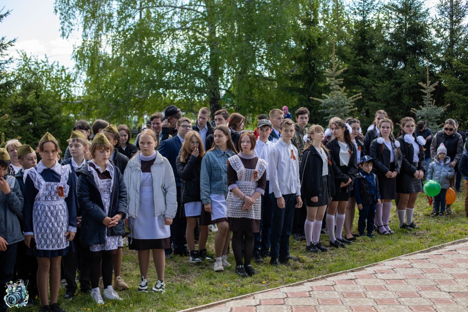 В Теньках на митинг собралось все село