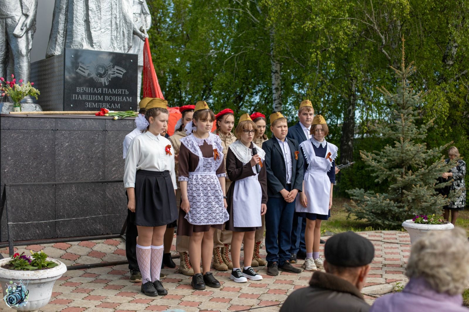 В Теньках на митинг собралось все село