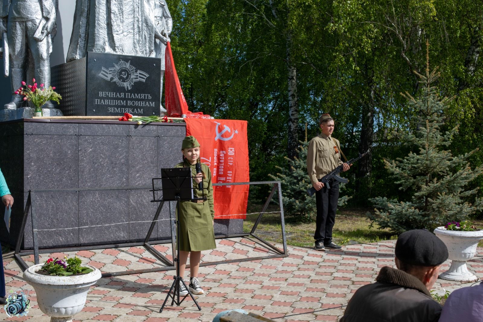 В Теньках на митинг собралось все село