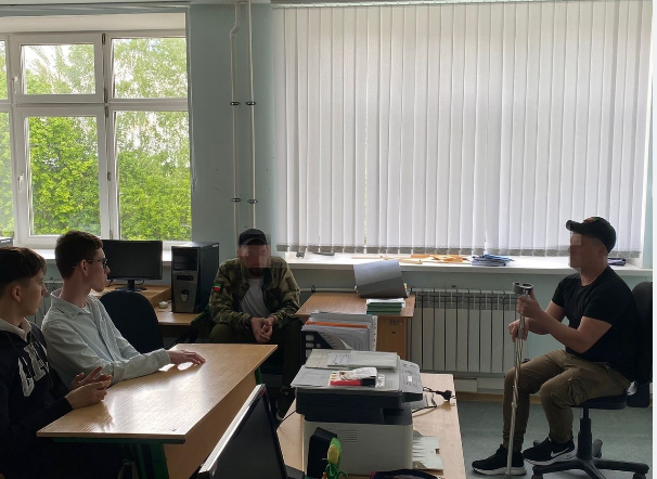 Камскоустьинские школьники встретились с участниками СВО