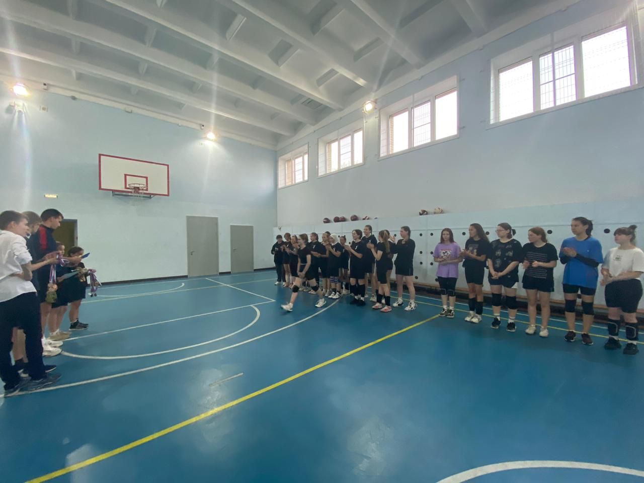 Камскоустьинские волейболистки обыграли Буинск