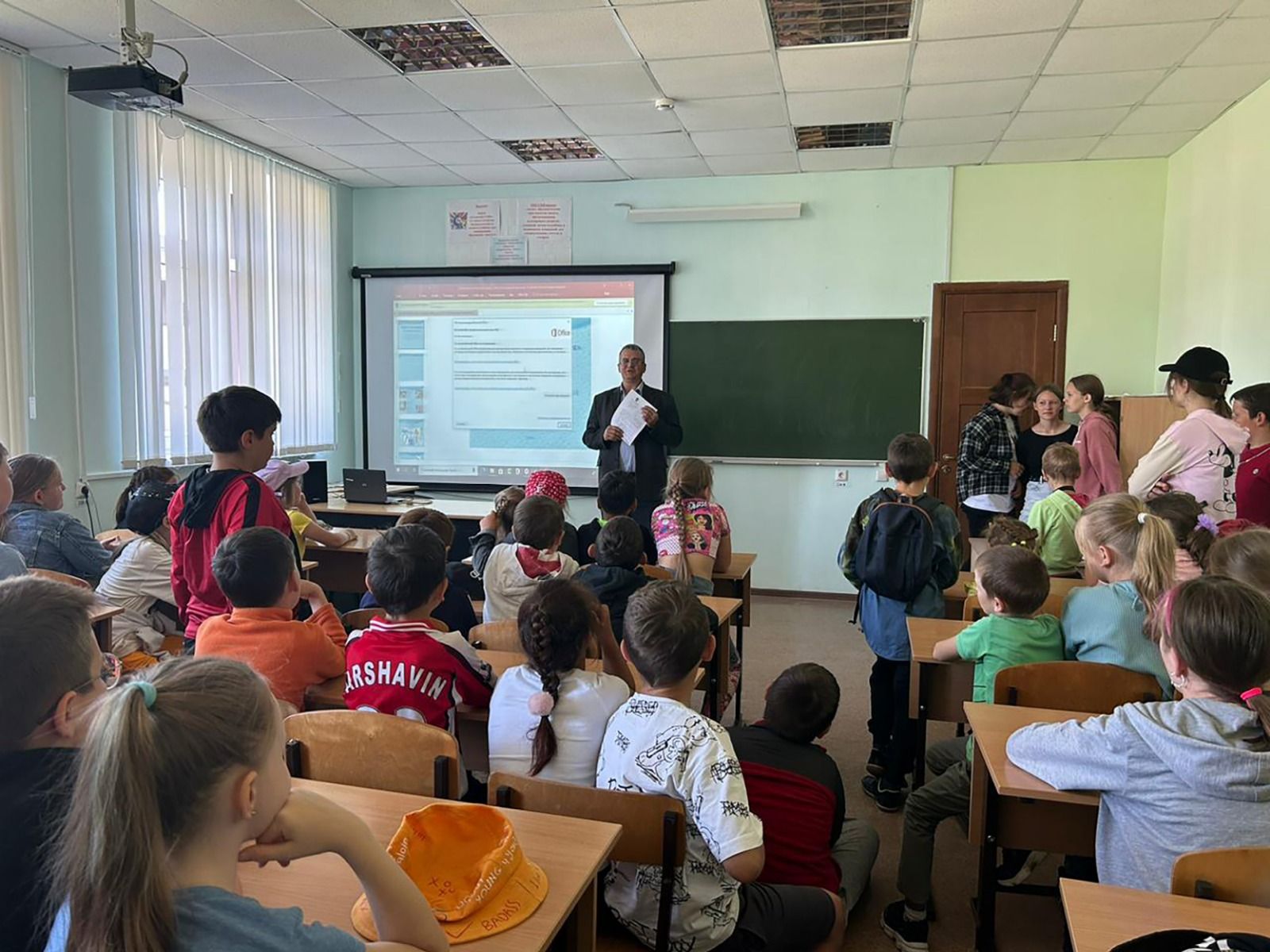 Балалар белән әңгәмәләр үткәрелә