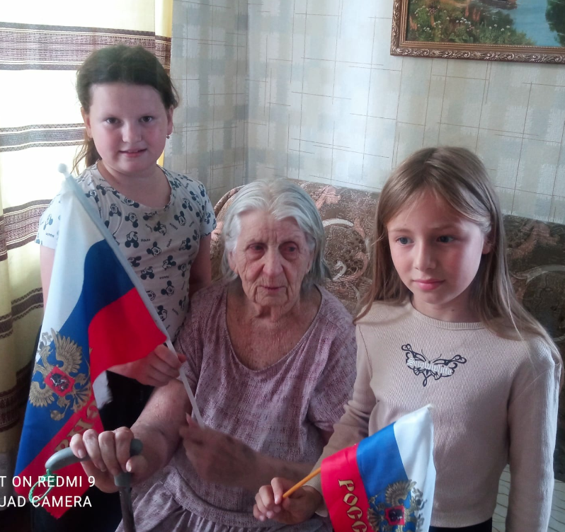 Камскоустьинцы отмечают День Государственного флага России