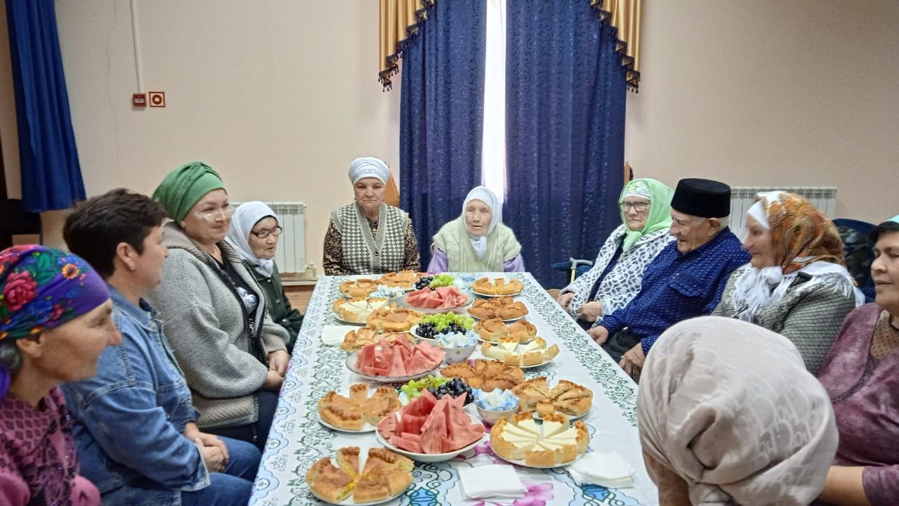 Собрались за общим столом
