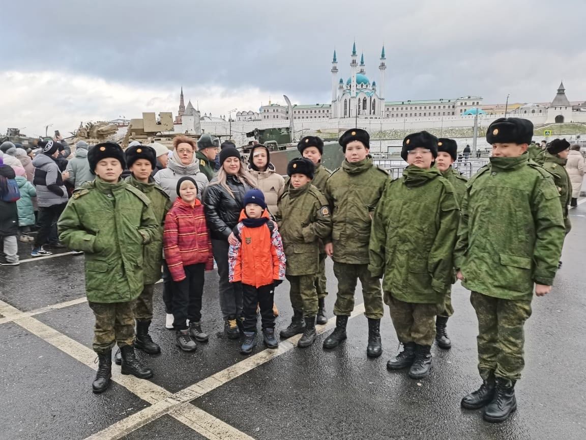 Наши кадеты посетили выставку трофейной техники