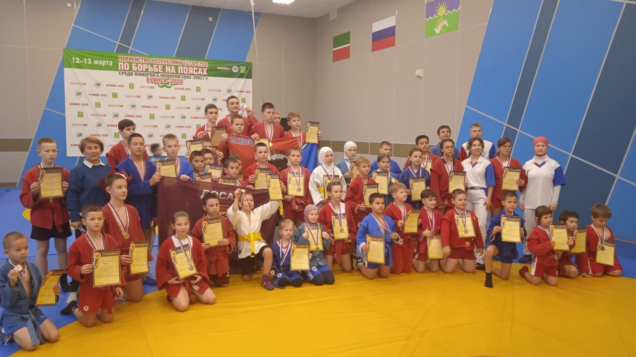 Успех камскоустьинских самбистов на межрайонном турнире