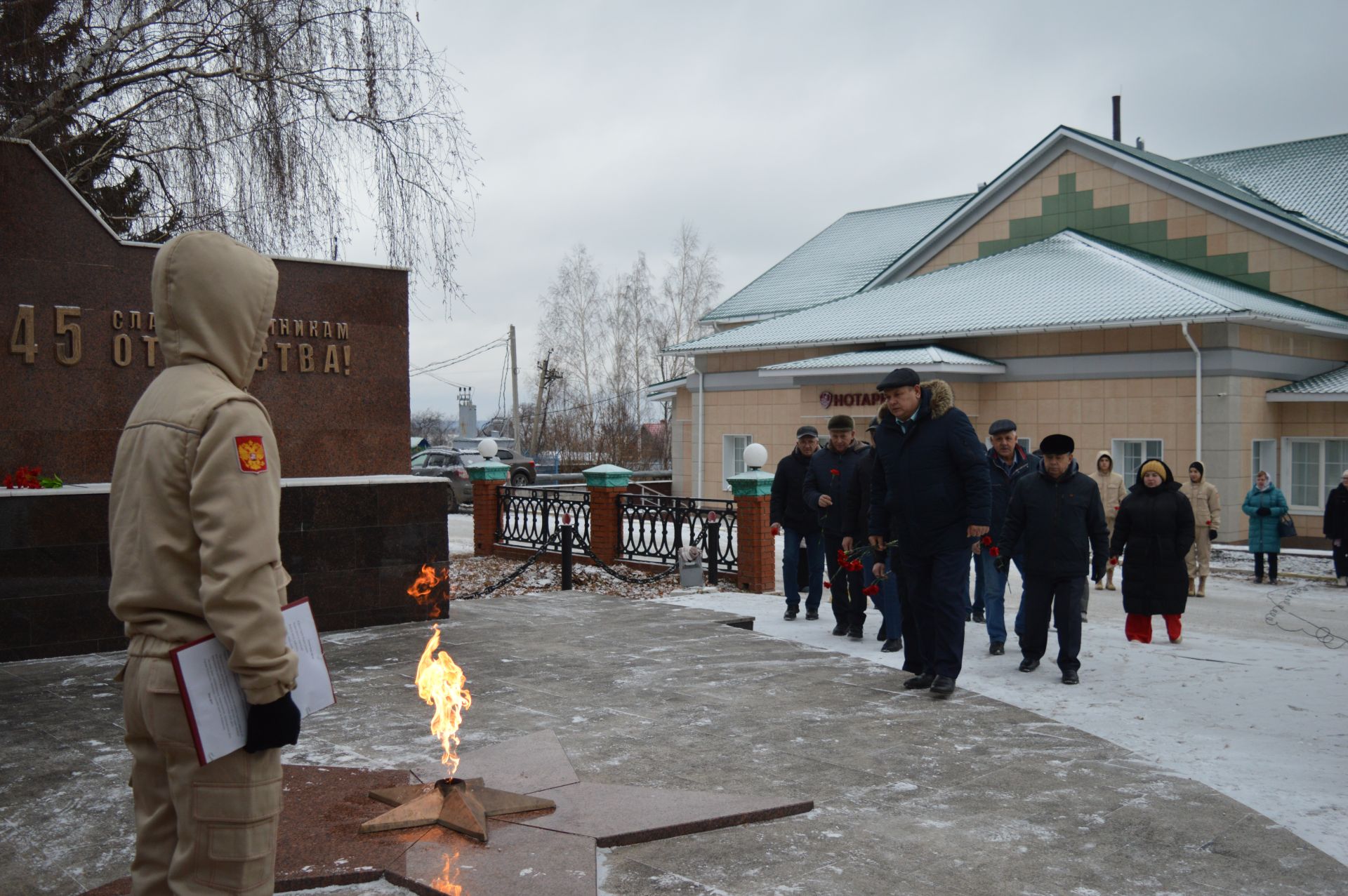 В День героев России  в Камском Устье прошел торжественный митинг