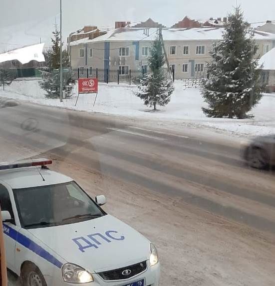 Автоинспектор помог спасти задыхающегося ребенка