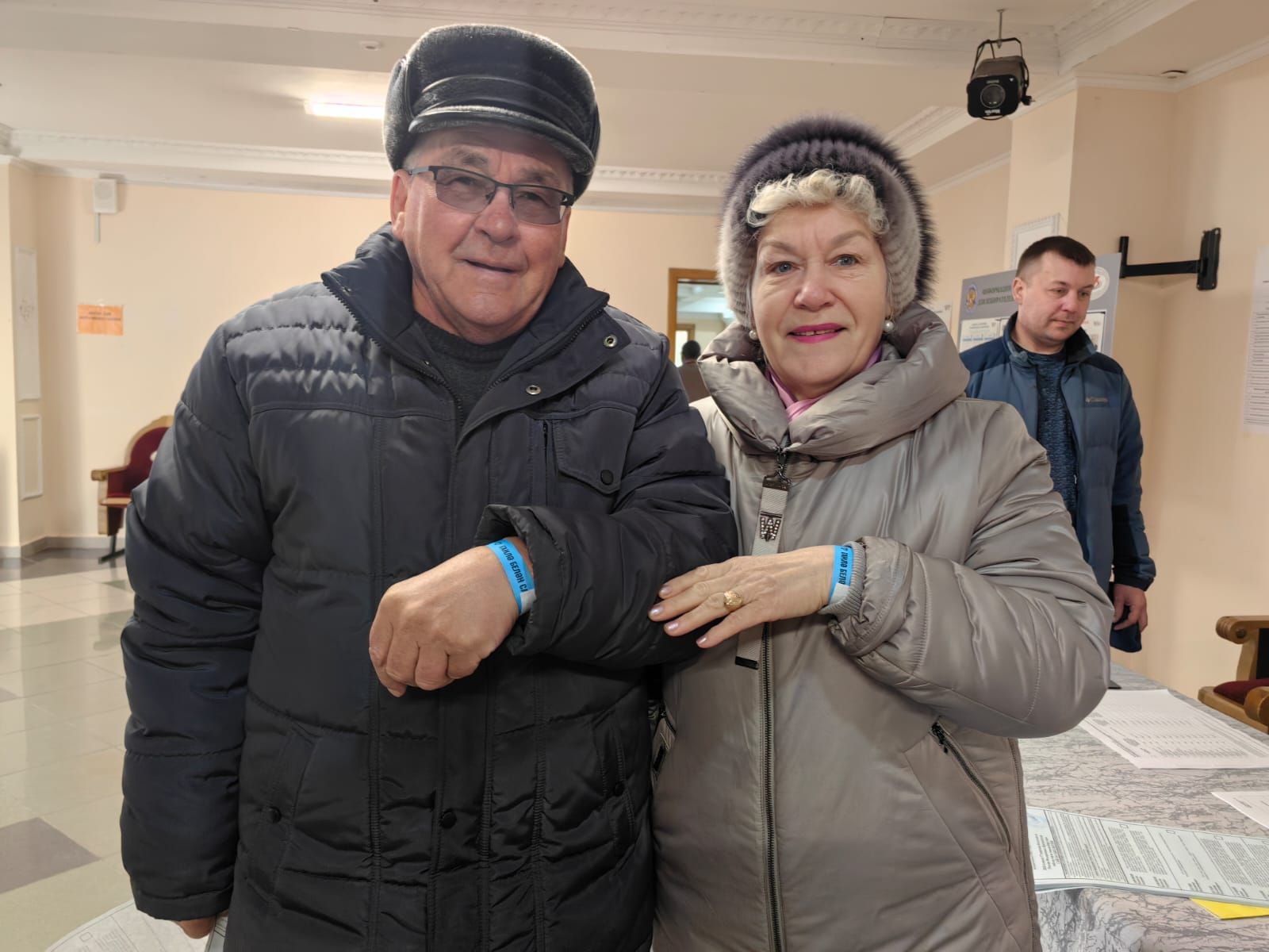 Голосовать идут семьями