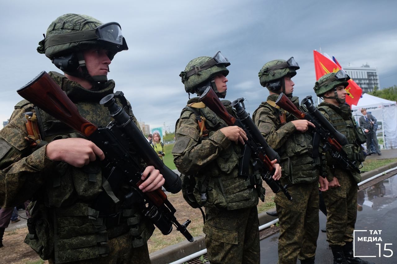 При заключении контракта с Минобороны за военнослужащими сохраняется рабочее место