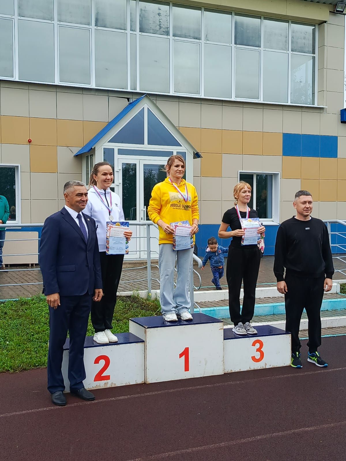 Сегодня поздравляем любителей спорта и здорового образа жизни
