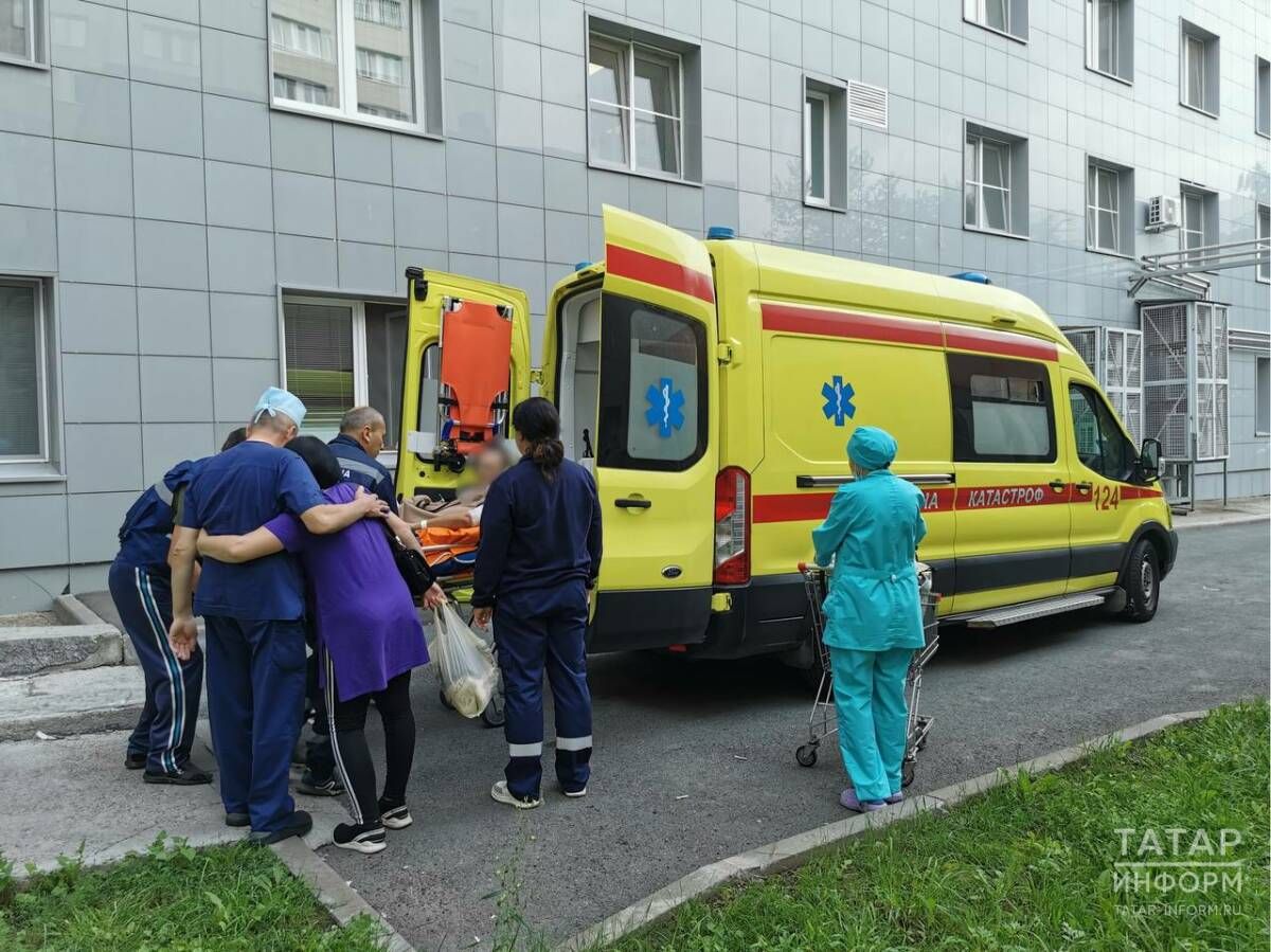 Пострадавшего при крушении самолета в Камском Устье переводят в Москву
