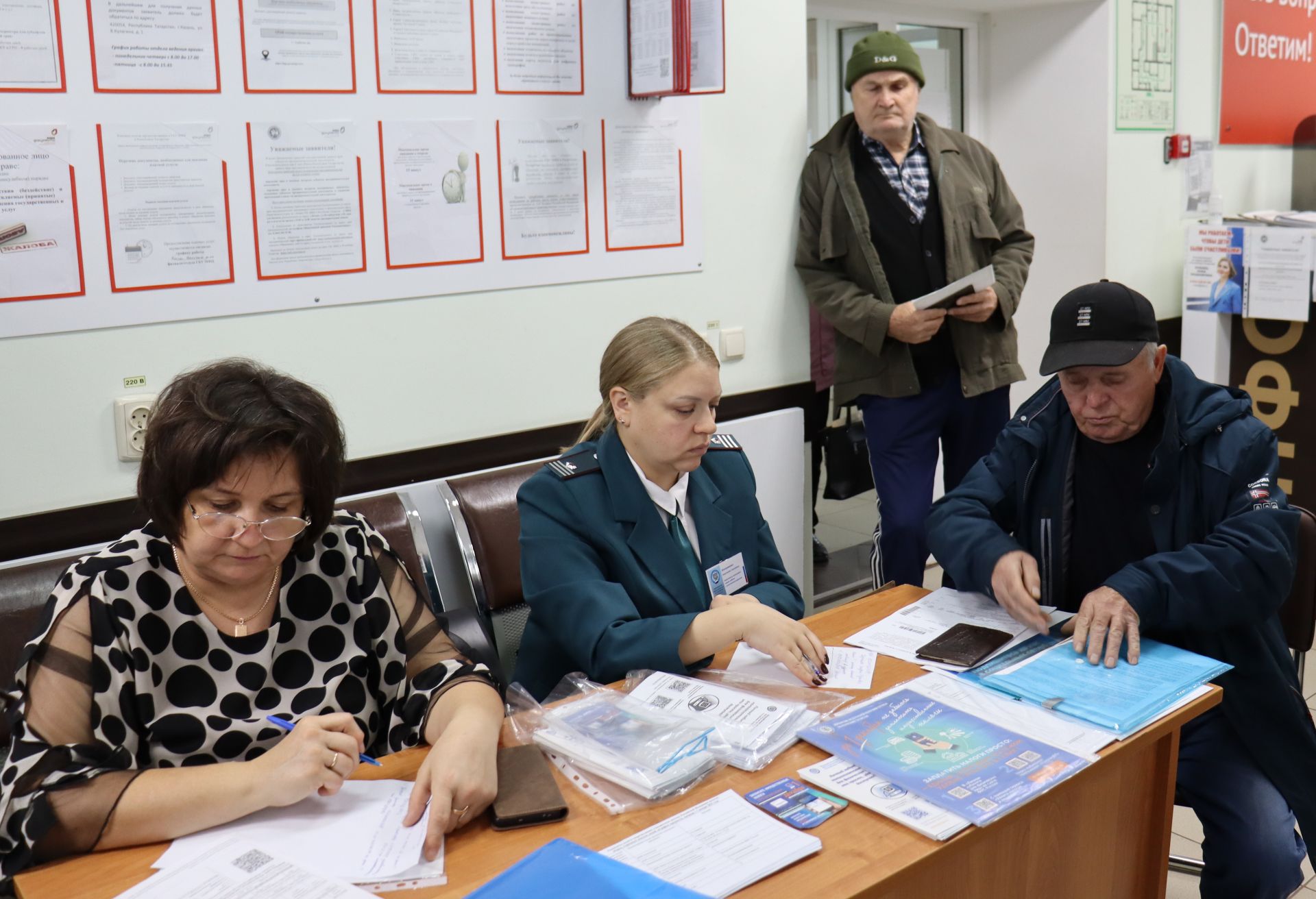 «Мобильный офис» налоговой инспекции приехал в Камское Устье
