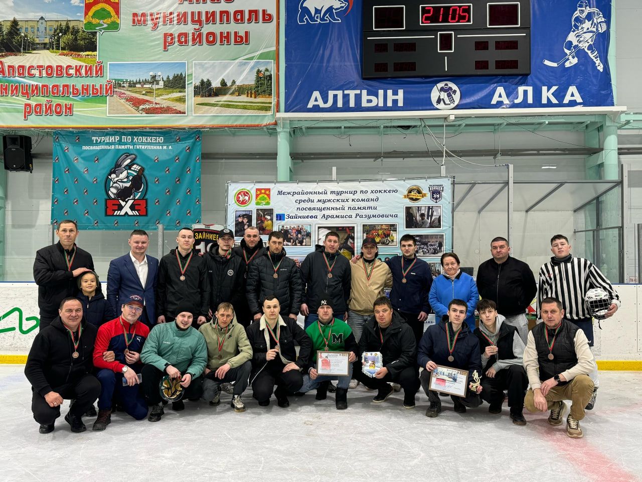 Хоккейная команда Камского Устья стала призером межрайонного турнира