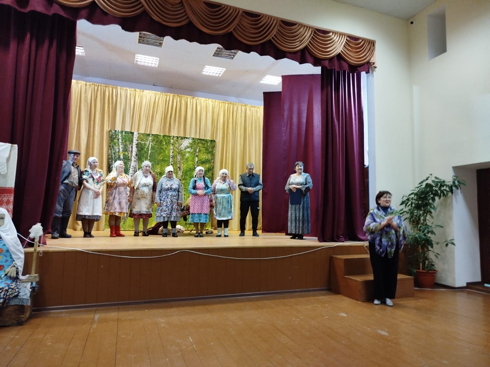 Малые Салтыки: на сцене - женщины 41-го
