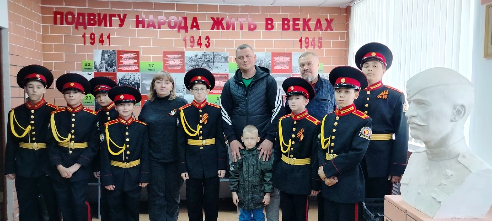 В музей Кадетской школы передали новые артефакты времен Великой Отечественной войны