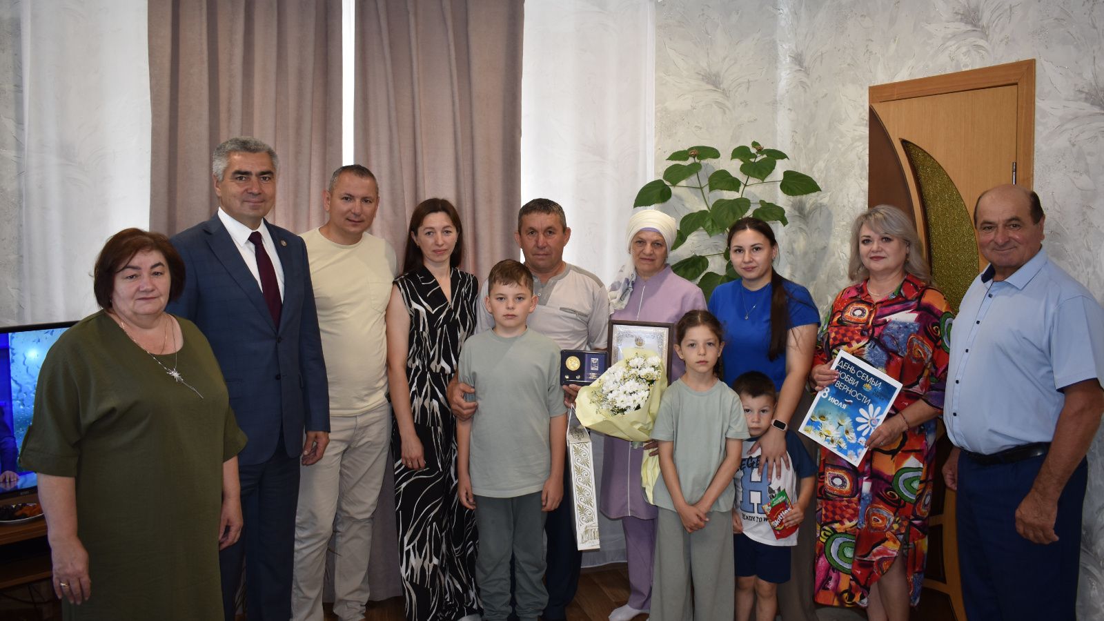 Бу хезмәт сөючән гаилә –  авылдашлары өчен үрнәк