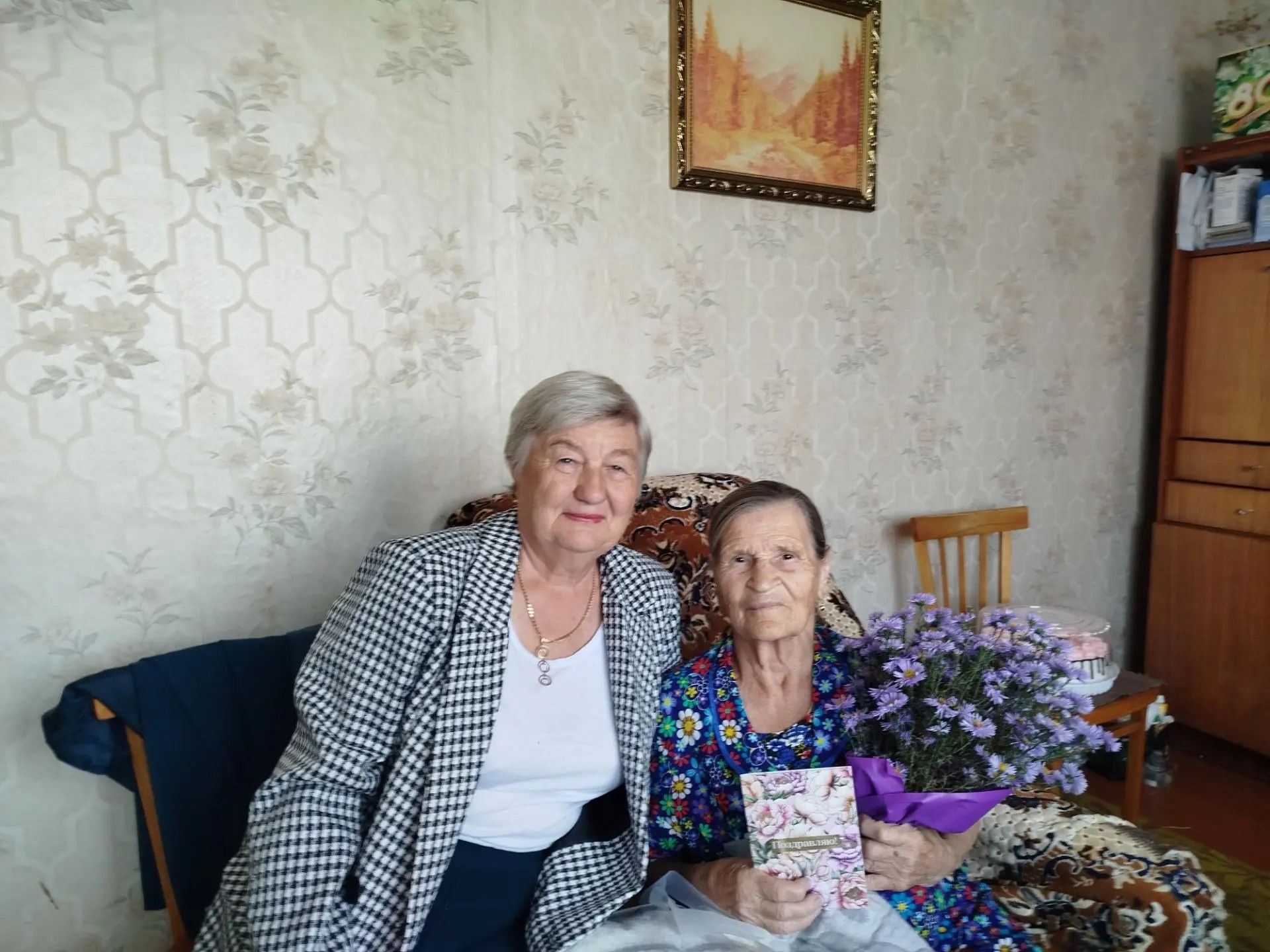С юбилеем поздравили труженицу и неравнодушную к жизни жительницу Камского Устья