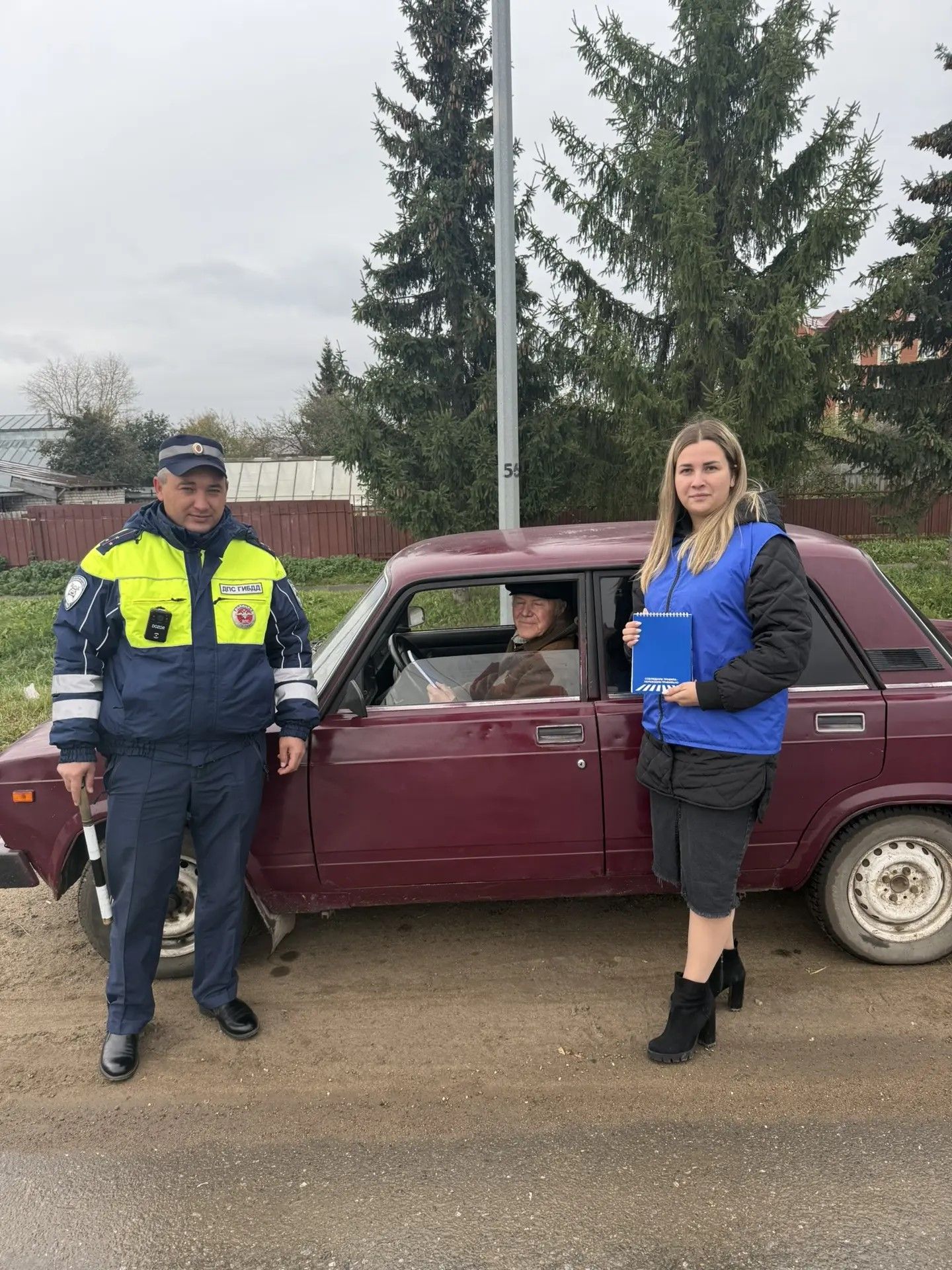 В Камском Устье поздравили пожилых участников дорожного движения