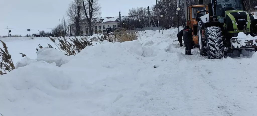 В Камском Устье готовят дороги и тротуары для школьников