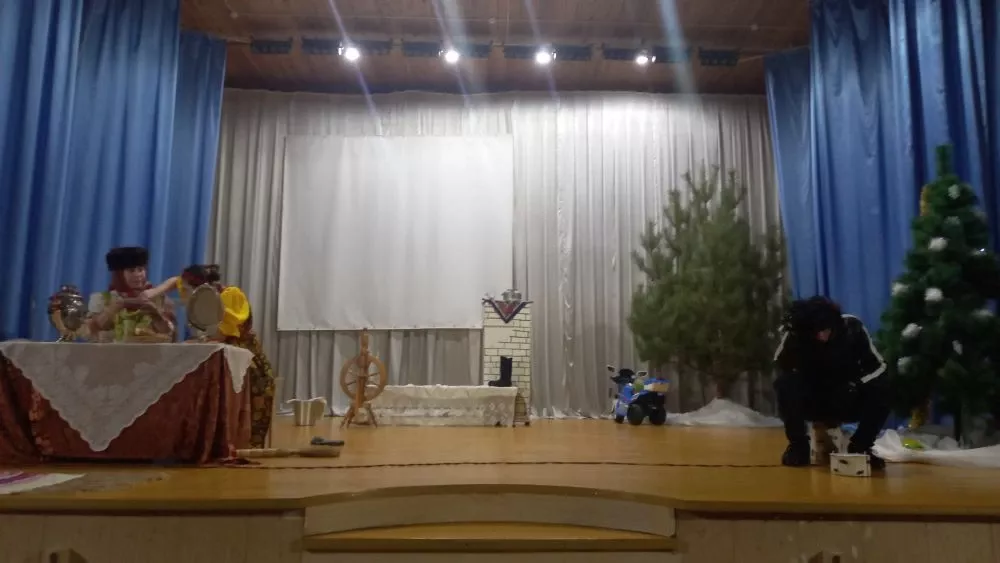 Театральный сезон открыла сказка для взрослых на новый лад