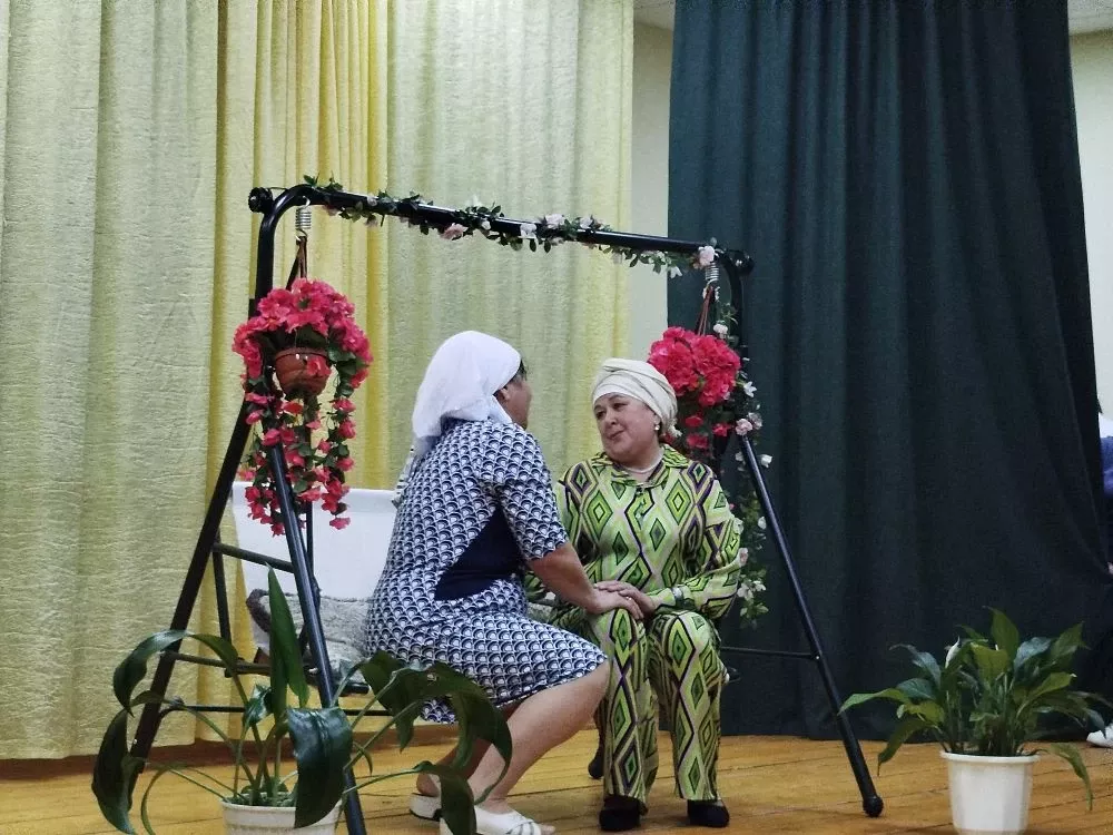 На сцене Староказеевского сельского клуба состоялась премьера спектакля
