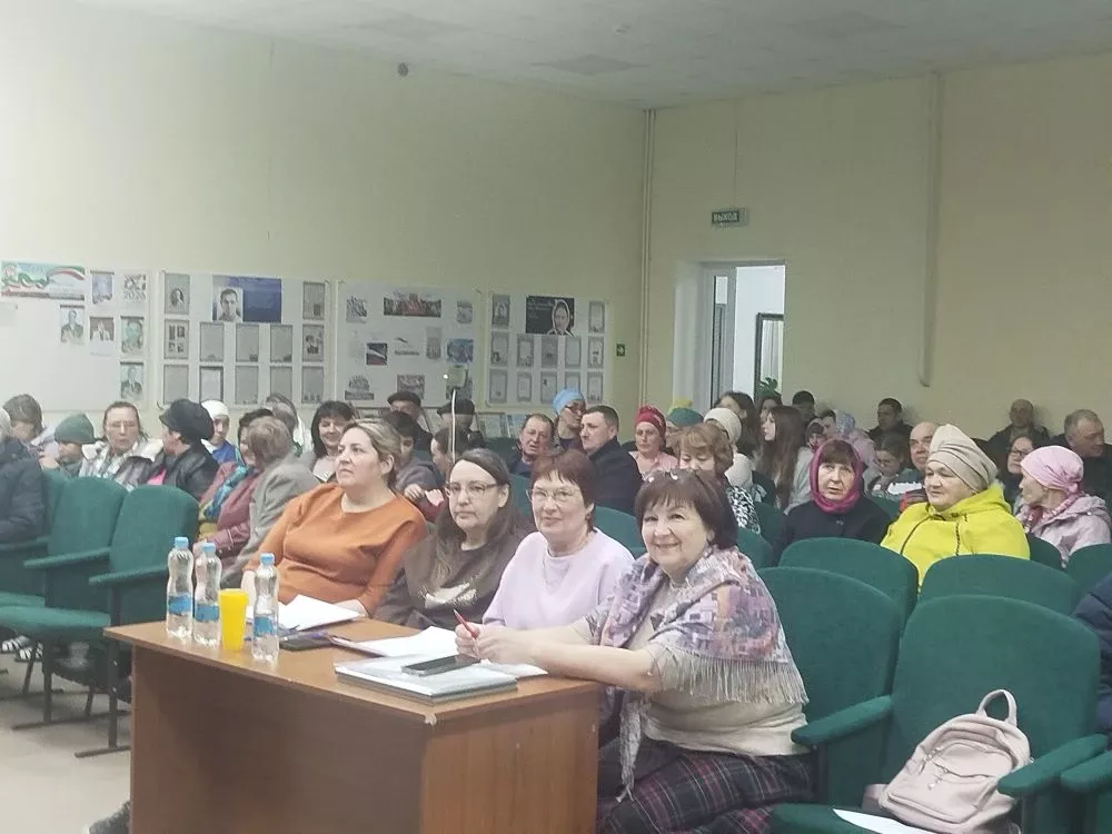На сцене Староказеевского сельского клуба состоялась премьера спектакля