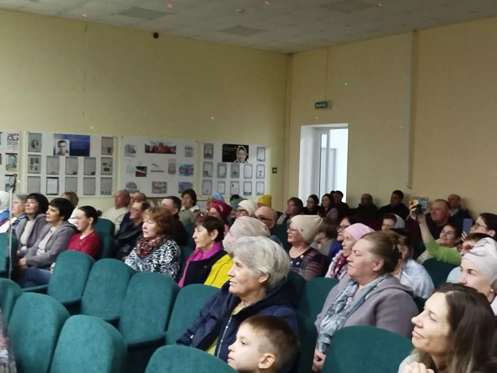 На сцене Староказеевского сельского клуба состоялась премьера спектакля