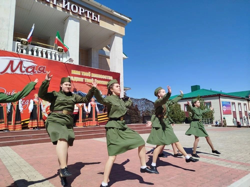 Концерт ко Дню Победы в Камском Устье объединил поколения