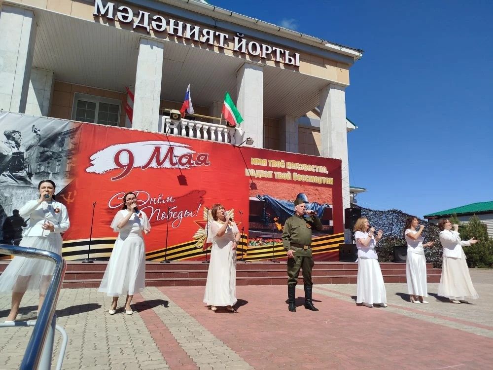 Концерт ко Дню Победы в Камском Устье объединил поколения