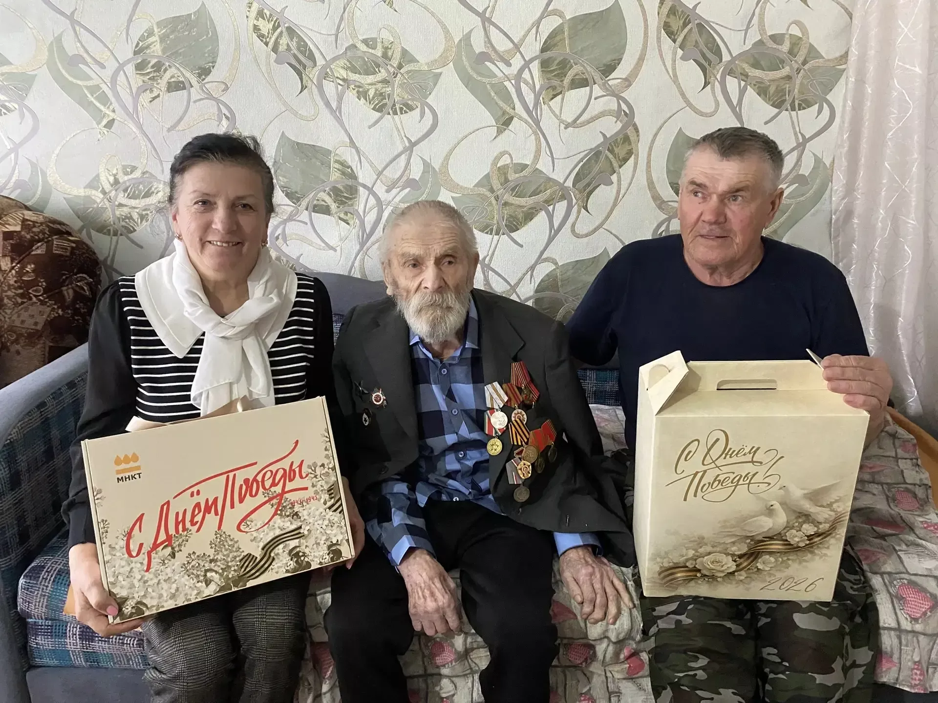 Единственный ветеран войны Камского Устья принимает поздравления