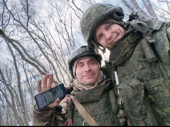 Батыр с русским именем Иван пишет Диктант Победы