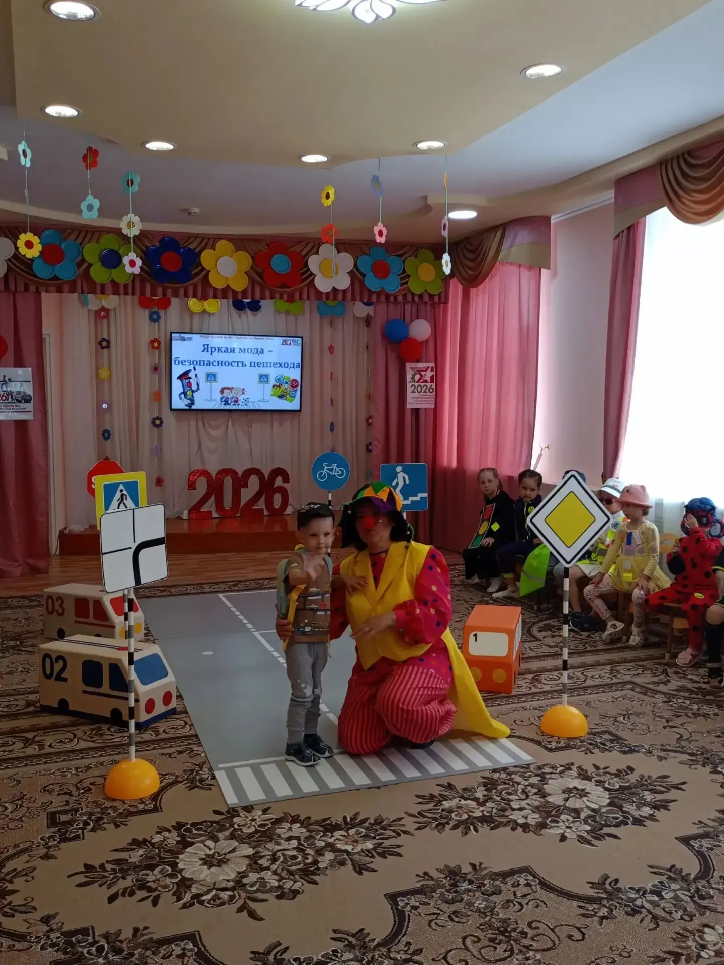 В детском саду «Радуга» состоялся творческий конкурс «Безопасная мода для пешехода»