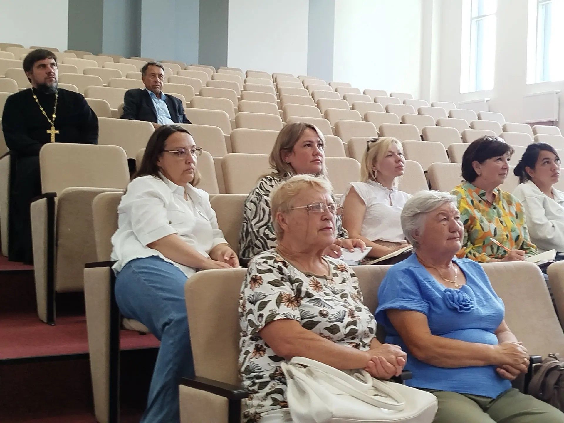 Государство поддерживает социально ориентированные НКО, участвующие в развитии гражданского общества
