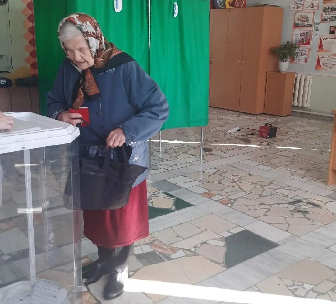 Долгожители Камского Устья сами приходят на избирательные участки