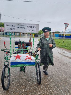 Из Болгар до Казани на велосипеде едет Рашид Зиатдинов