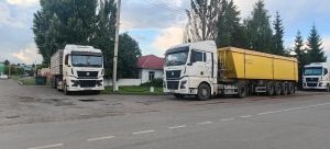 В Камском Устье большегрузы окружили детское учреждение
