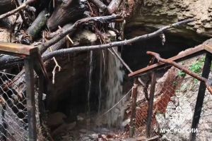 10 человек едва не затопило в Юрьевских пещерах
