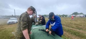 Мальчишки разбирали АКМ и примеряли бронежилеты