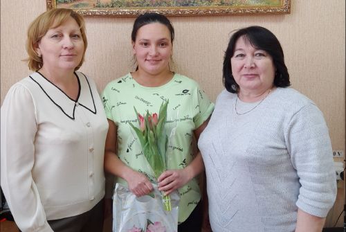 В Камском Устье прошла акция «Дарите женщинам цветы»