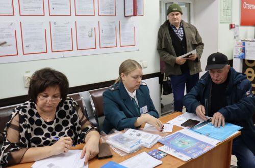 «Мобильный офис» налоговой инспекции приехал в Камское Устье