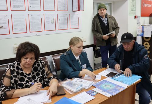 «Мобильный офис» налоговой инспекции приехал в Камское Устье