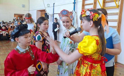Ученики Затонской школы передали народный колорит через танец