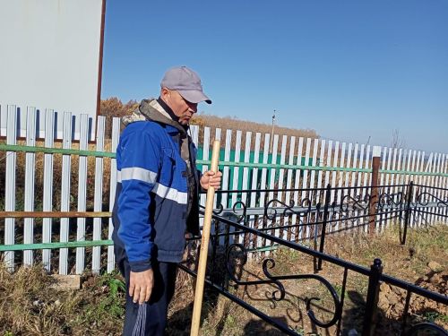 На захоронении в Камском Устье установили крест